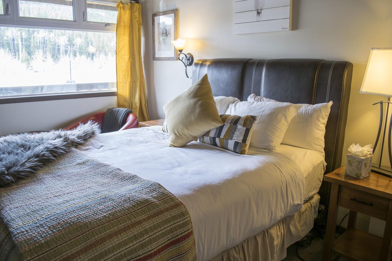 Yamnuska Suites Canmore Exteriér fotografie